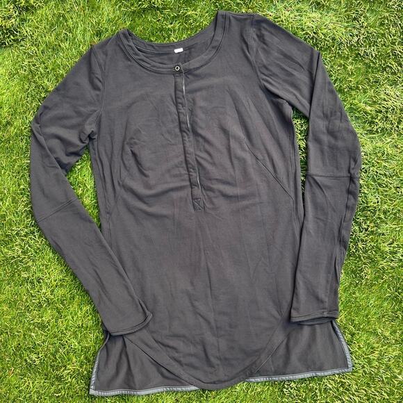 Lululemon Urbanite Henley Long Sleeve Athletic Soft Shirttail Pleated Shirt 6 - Picture 1 of 11